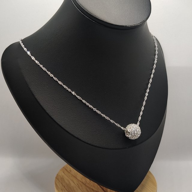 Cadena de oro blanco de 18k. Peso: 4.70gr.