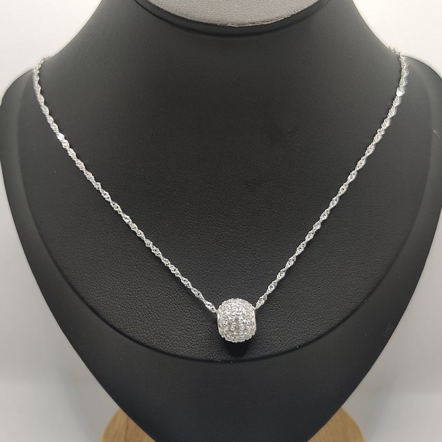 Cadena de oro blanco de 18k. Peso: 4.70gr.