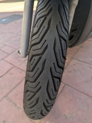 Kymco People 125s Scooter Plata