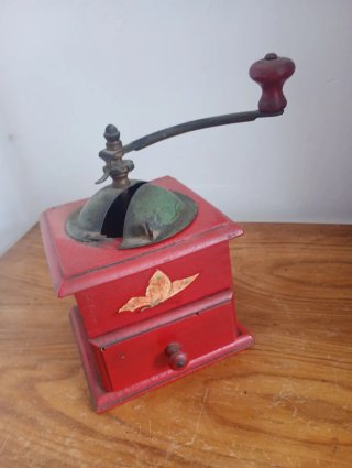 Molinillo de café antiguo decorado