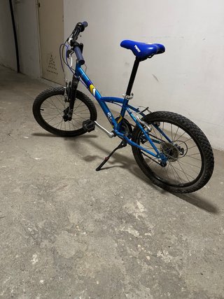 Bicicleta azul infantil