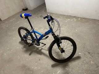 Bicicleta azul infantil