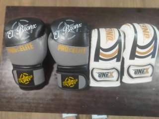 Saco de boxeo + 2 pares guantes