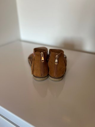 Sandalias Marrones con Flecos y Cuentas