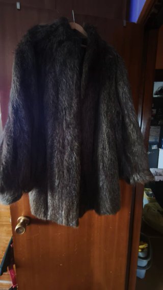 Elegante abrigo de zorro auténtico