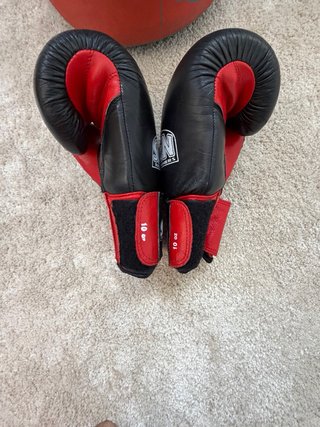 Saco de Boxeo + Guantes de Regalo.