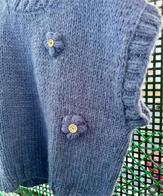 Jersey sin manga azul flores