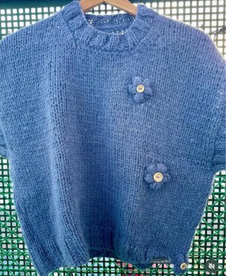 Jersey sin manga azul flores