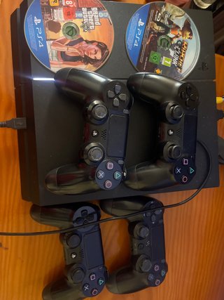 Ps4, 4 mandos, 2 juegos