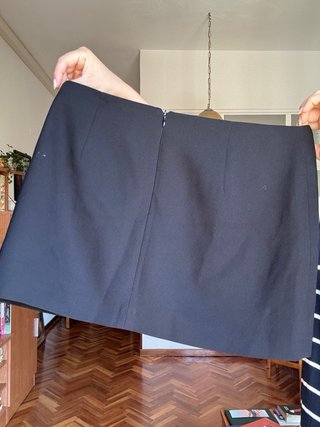 Falda corta negra