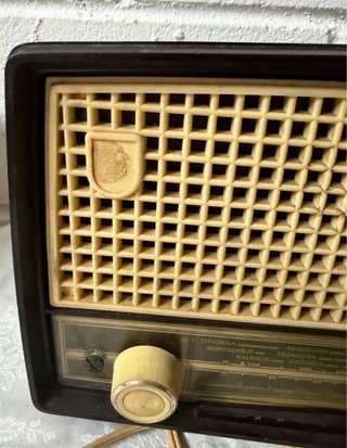 Radio Vintage Marrón y Beige