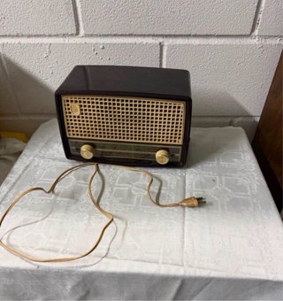 Radio Vintage Marrón y Beige