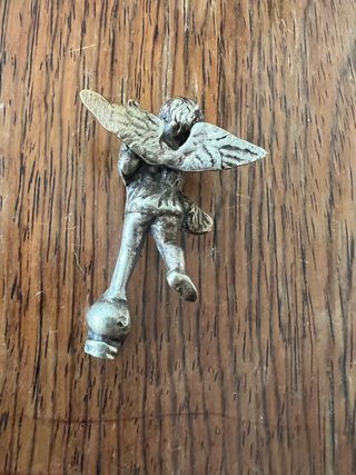 Querubín-Putto de Bronce con Delfín Antiguo