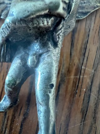 Querubín-Putto de Bronce con Delfín Antiguo