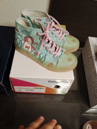 Lote de 10 pares de zapatos para niña talla 30/31.
