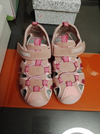 Lote de 10 pares de zapatos para niña talla 30/31.