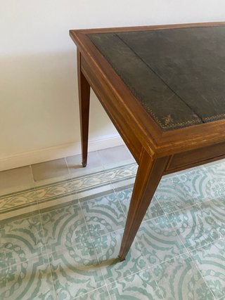 Escritorio antiguo madera y piel