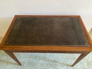 Escritorio antiguo madera y piel