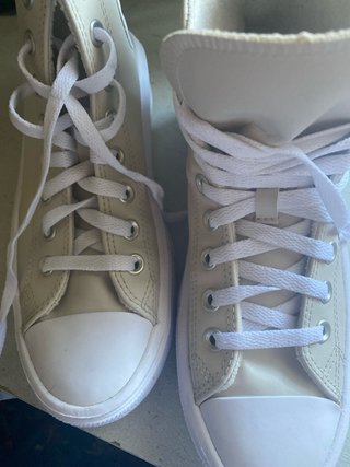 Deportivas Converse Beige y Blancas
