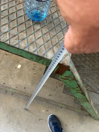 Escalera metálica de 4 peldaños