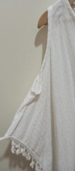 Camisa blanca con estampado étnico