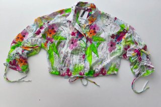 Blusa floral manga corta con lazada
