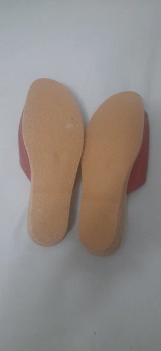 Sandalias rojas sin usar