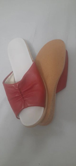 Sandalias rojas sin usar