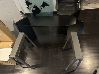 Escritorio moderno cristal y negro son dos