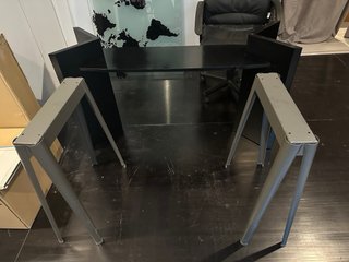 Escritorio moderno cristal y negro son dos