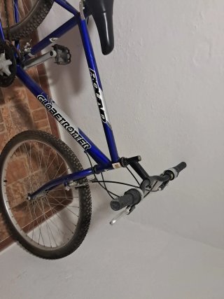 Bicicleta de montaña azul poco uso