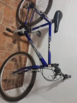 Bicicleta de montaña azul poco uso