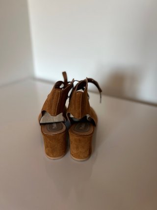 Tacones de ante con cordones