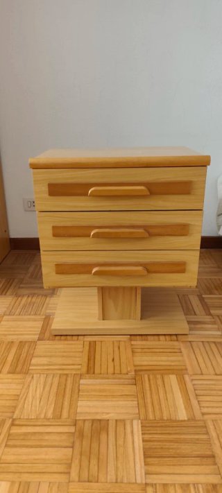 Armario 4 puertas  con una mesita