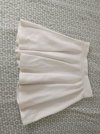 Falda blanca vuelo