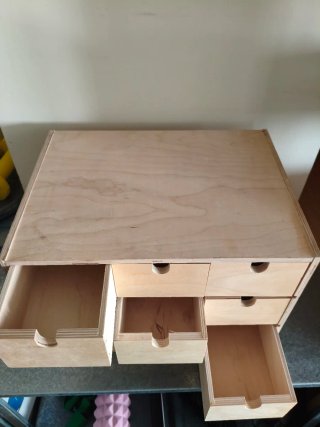 Cajoneras de madera apilables.