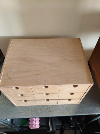 Cajoneras de madera apilables.