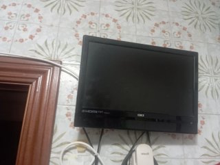 Televisor OKI MAX TDT 2 mandos TV y otro del Tdt