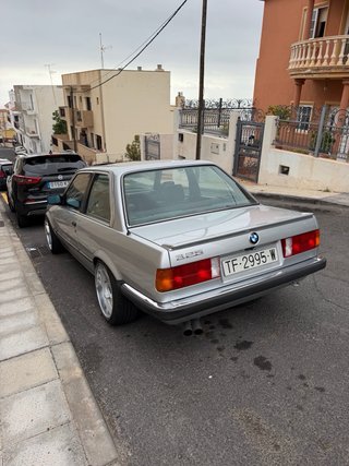 BMW E30 1986
