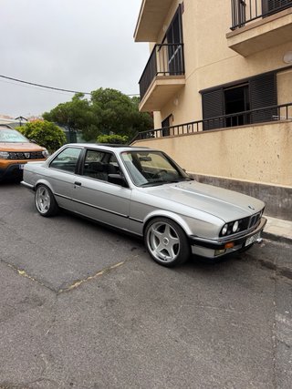 BMW E30 1986