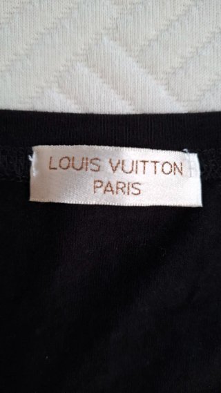 T-shirt Louis Vuitton nera con logo multicolore