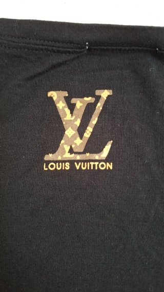 T-shirt Louis Vuitton nera con logo multicolore