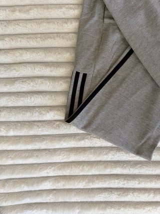 Pantalón chándal Adidas gris y negro Talla XS