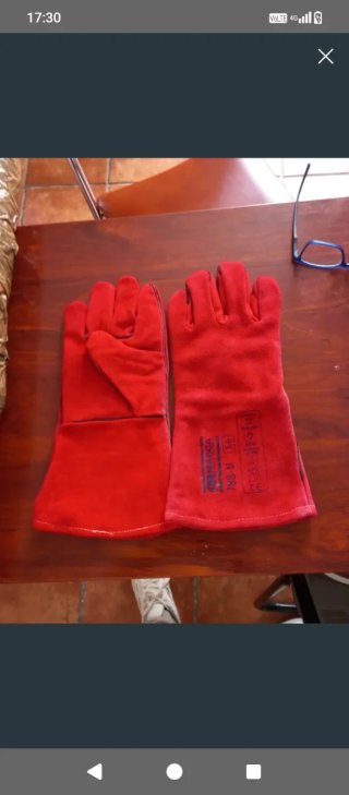 Guantes de soldador nuevos
