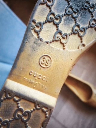 Manoletinas de goma para playa Gucci Doradas