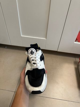 Nike Huarache Negro/Blanco Talla 42