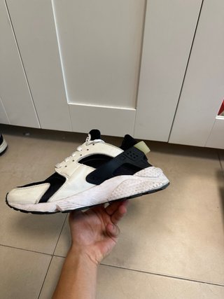 Nike Huarache Negro/Blanco Talla 42