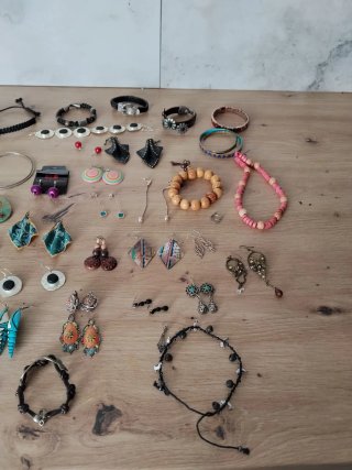 Lote pendientes y pulseras varios