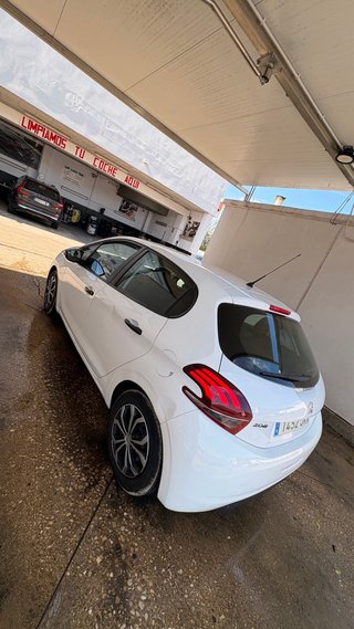 Peugeot 208 2015