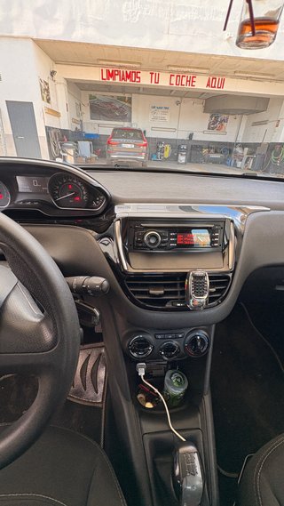 Peugeot 208 2015